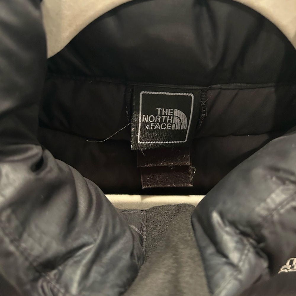 The North Face Women's Quilted Black Puffer Jacket - Picture 7 of 16